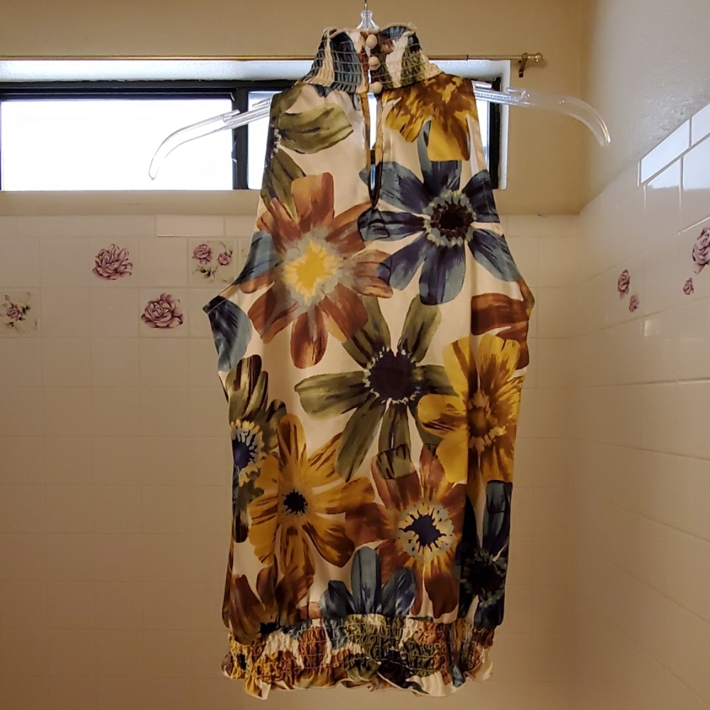 Floral Top - Picture 2 of 5